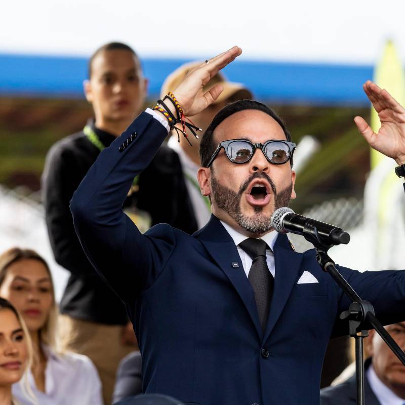El presidente electo tomó la decisión de cerrar 14 embajadas en diferentes partes del mundo. Foto: Camilo Suárez