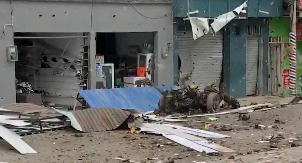 Carrobomba en El Patía, municipio del Cauca, activado en una zona comercial a principios de julio de 2025. FOTO: CORTESÍA.