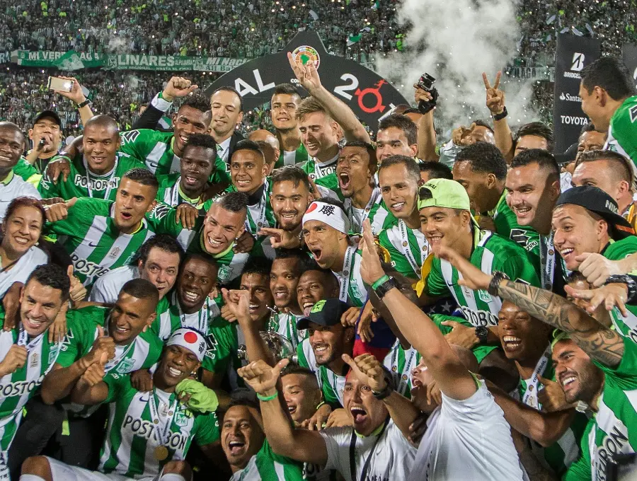 La mayoría de futbolistas elegidos por lectores de este diario estuvieron en los equipos campeones de Libertadores en 1989 y 2016. Otros marcaron por la calidad mostrada en cancha. <span class="mln_uppercase_mln">FOTO</span> <b><span class="mln_uppercase_mln">Juan Antonio Sánchez y EC</span></b>