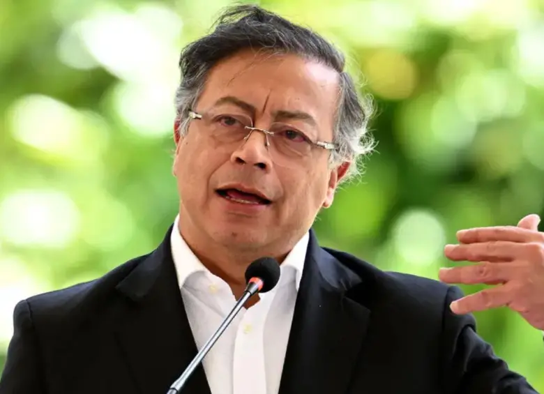 El presidente Gustavo Petro, a última hora, tuvo que buscar otra opción para poder salir del país, hasta que Aeroméxico aceptó transportarlo. Foto: AFP