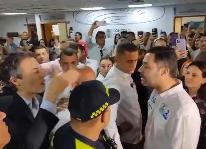El enfrentamiento entre el alcalde Daniel Quintero y el concejal Sebastián López. FOTO CAPTURA DE PANTALLA