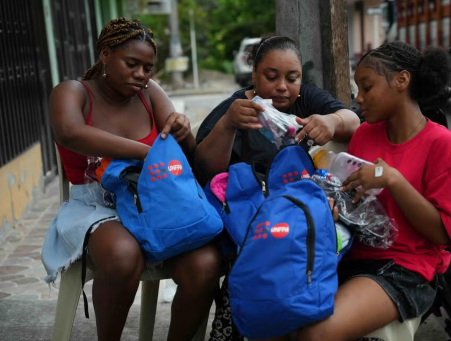 El Fondo de Población de las Naciones Unidas de la ONU han alertado sobre los riesgos a la salud diferenciales que padecen las mujeres en medio de la emergencia por el terremoto. Foto: tomada de UNFPA. 
