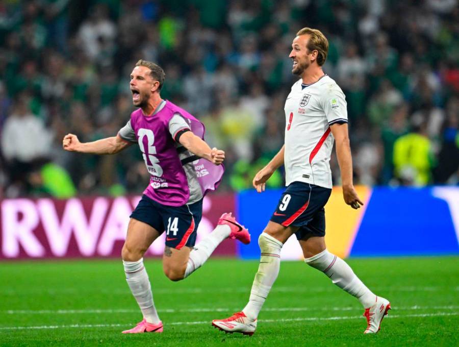 El volante inglés Jordan Henderson es uno de los líderes que tiene la selección de su país en Norteamérica 2026. En la foto festeja junto a Harry Kane. Foto: AFP