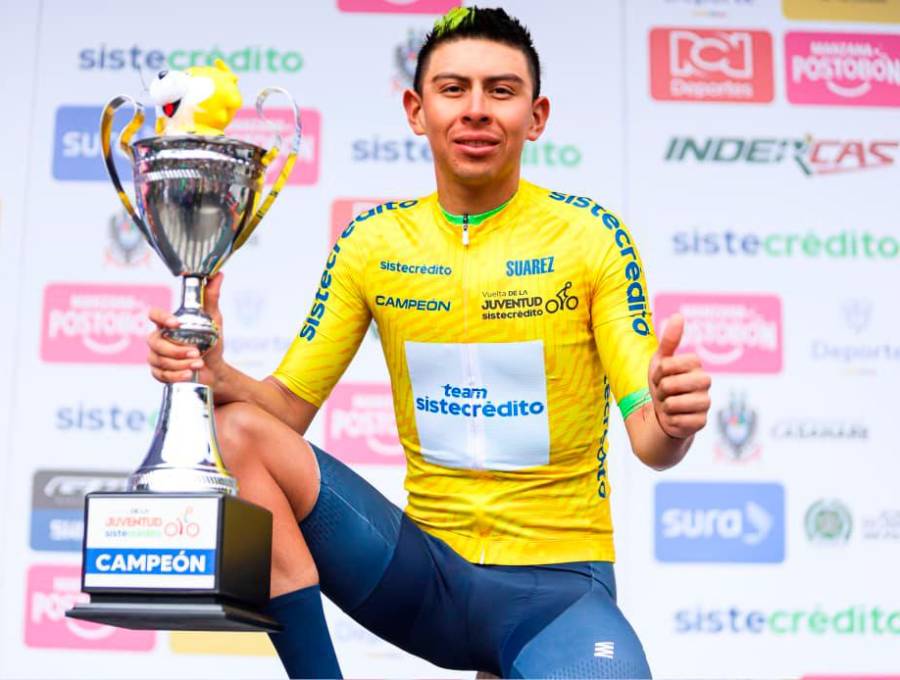 Robert Plazas celebra su consagración como campeón de la Vuelta de la Juventud 2026, el mayor logro de su carrera hasta ahora, tras superar un año marcado por la incertidumbre y regresar al alto rendimiento con el Team Sistecrédito. FOTO CORTESÍA FEDECICLISMO
