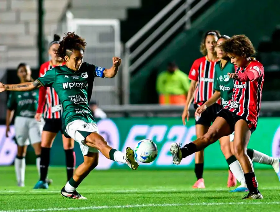 Paula García, capitana del Deportivo Cali fue la encargada de marcar el segundo tanto de las azucareras ante Sao Paulo, con un fuerte cobro de tiro penal. FOTO TOMADA X@LibertadoresFEM