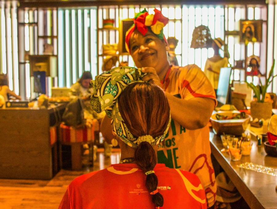 Indira Morales de la Rosa, creadora de Indhyluna, marca artesana. Foto: Cristina Rodriguez. 