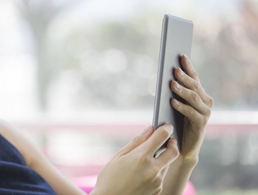 El libro digital representó en 2024 el 36,3 % de los registros ISBN en el país. FOTO: AFP