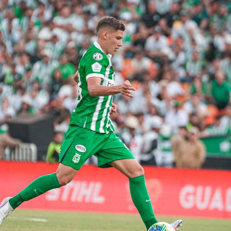 Simón Rojas debutó con Nacional y lo hizo con personalidad ante un Atanasio colmado. FOTO ATLÉTICO NACIONAL