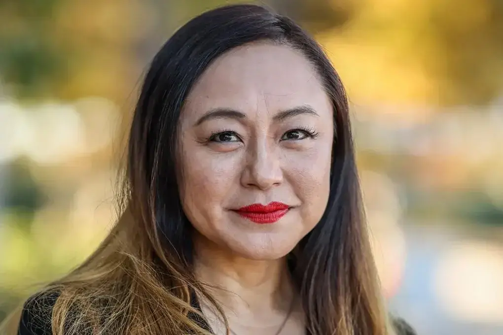 A través de la aplicación We Chat, la alcaldesa Eileen Wang recibía línea desde China, de esa manera llevaba información favorable del gigante asiático a la prensa. Foto: Redes