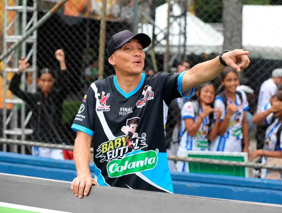 Jhon Wílmar Pérez durante el Babyfútbol se desempeña como asesor del equipo de Estados Unidos. FOTO CORTESÍA LOS PAISITAS