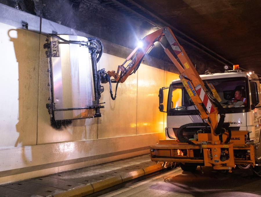 Una labor importante que se realizará durante estas noches es la limpieza de las paredes del túnel. FOTOS: CONCESIONARIO