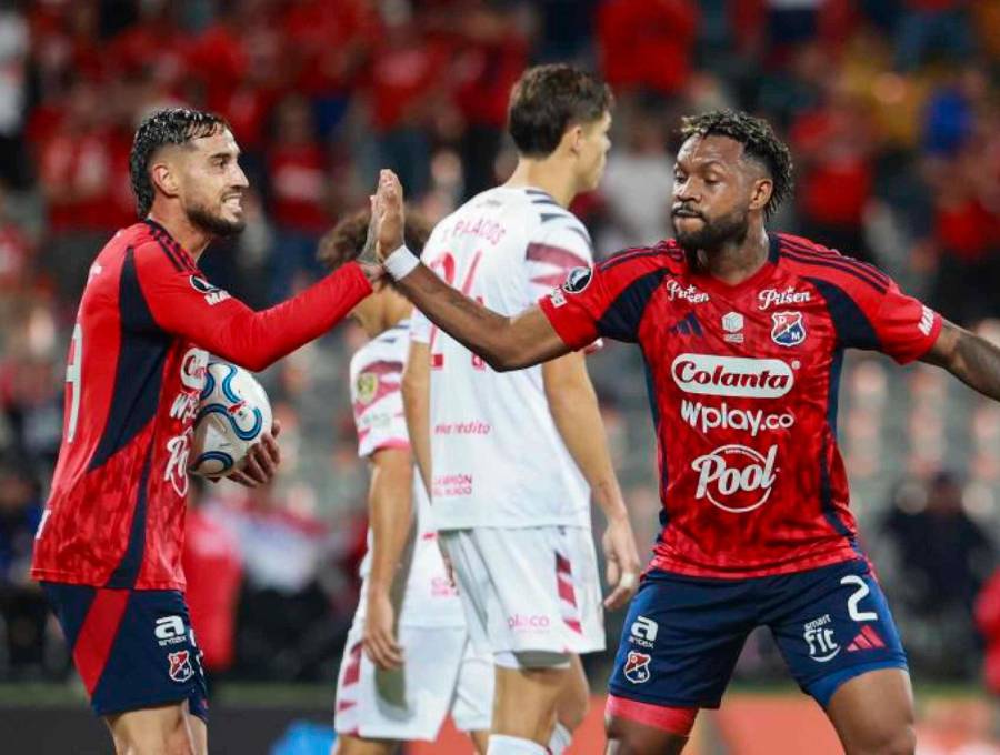 El argentino Francisco Fydriszewski quien celebra con Francisco Chaverra, no ha marcado goles en lo que va del torneo Apertura 2026. Sin embargo, suma dos asistencias en la Liga. Busca recuperar su nivel. FOTO MANUEL SALDARRIAGA 