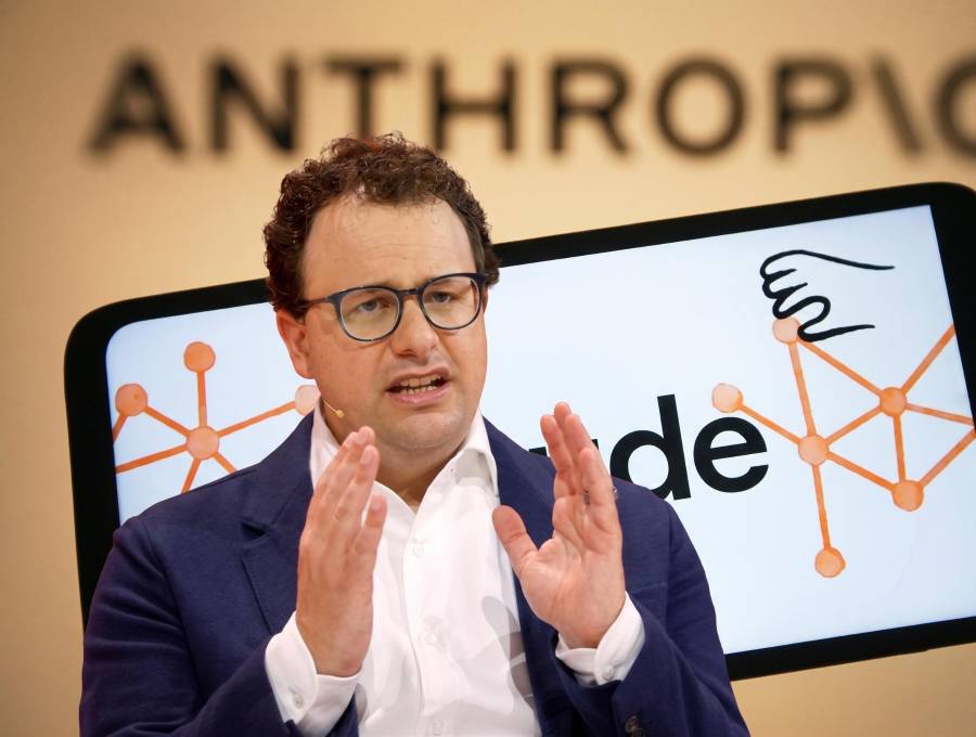 El director ejecutivo (CEO) y cofundador de Anthropic es Dario Amodei, un destacado investigador estadounidense en inteligencia artificial. FOTO: Getty (fontomontaje con IA).