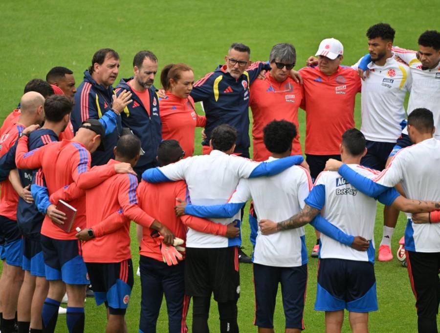 El grupo dirigido por Néstor Lorenzo se ha mostrado unido e ilusionado en llegar hasta el último día de la competición en el Mundial. Foto: AFP