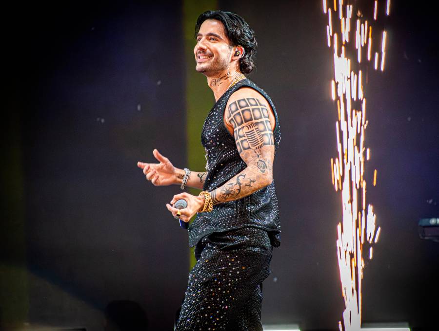 Carlos Torres ha mantenido los tatuajes de su personaje Charly Flow para la gira. Son pintados para la serie.