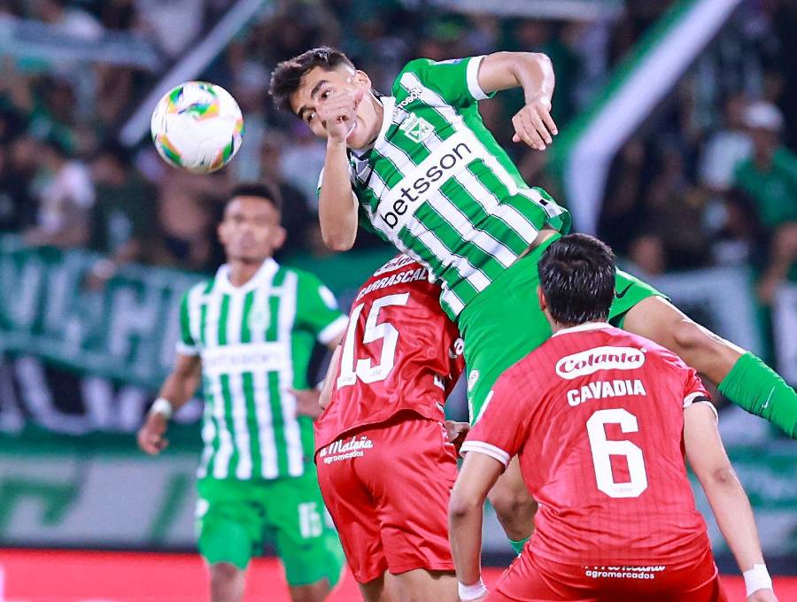 América de Cali y Nacional se enfrentan en el clásico de la fecha 4 de la Liga BetPlay-2. FOTO MANUEL SALDARRIAGA
