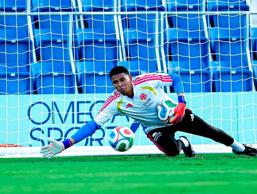 El arquero Kevin Mier, del Cruz Azul de México, podría ser el titular de Colombia en su partido contra Perú. Foto: tomada del x de @SeleccionColombia