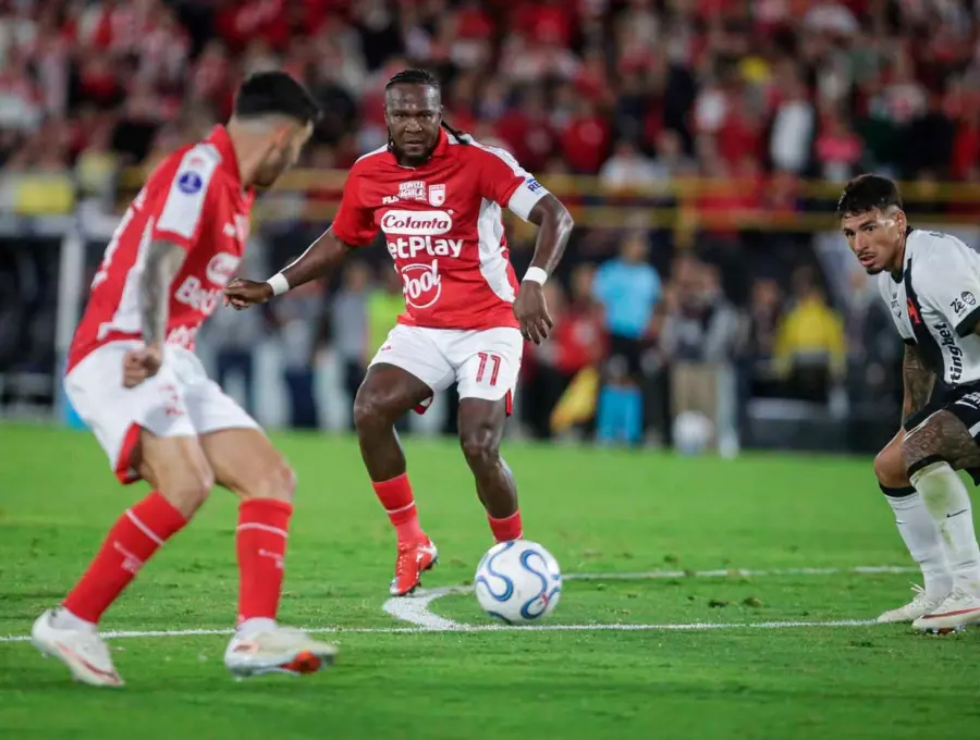 Hugo Rodallega lideró a Santa Fe en el duelo ante Vasco da Gama por el paso a los cuartos de final de la Copa Sudamericana. FOTO COLPRENSA