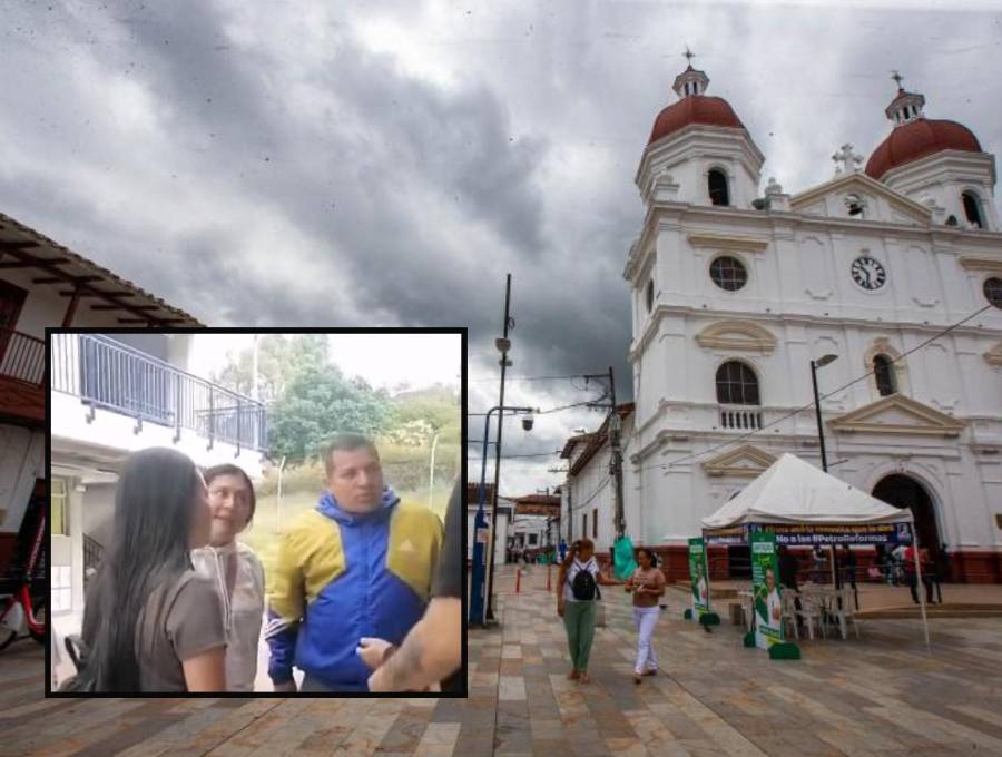 Adelante, algunos de los involucrados en la trifulca dentro del colegio. Atrás, parque de Rionegro, municipio donde ocurrieron los hechos. Foto: EL COLOMBIANO
