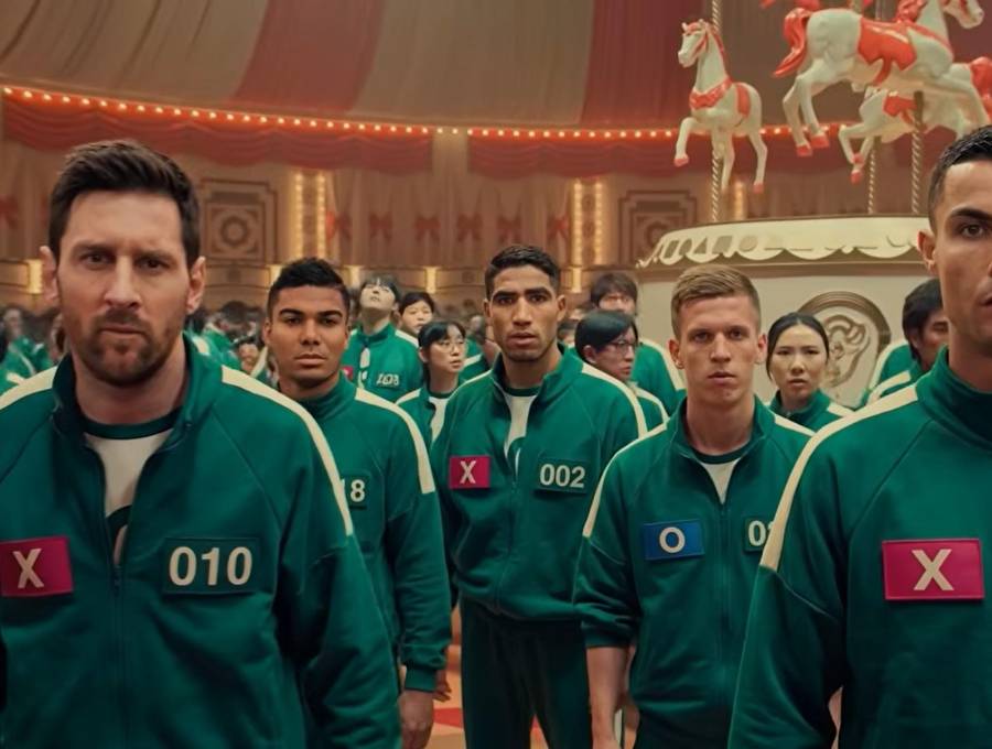 No es la previa de una final del mundo, sino la secuencia inicial de una pieza audiovisual generada íntegramente por IA que está redefiniendo el humor deportivo. FOTO: Captura video de Zhasball