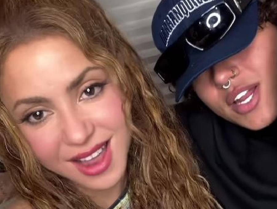 Shakira y Beéle interpretaron “Algo tú” por primera vez en vivo durante el concierto que la cantante ofreció en el Zócalo de Ciudad de México antes de su lanzamiento oficial. FOTO redes sociales