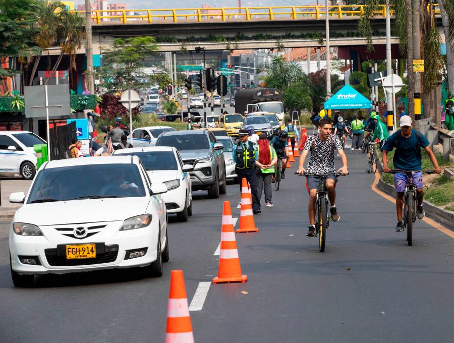 La ciclovía en la vía del Alto de Las Palmas es una de las más recientes que se tienen en la ciudad y una de las que mayor afluencia de gente tiene. Foto: El Colombiano