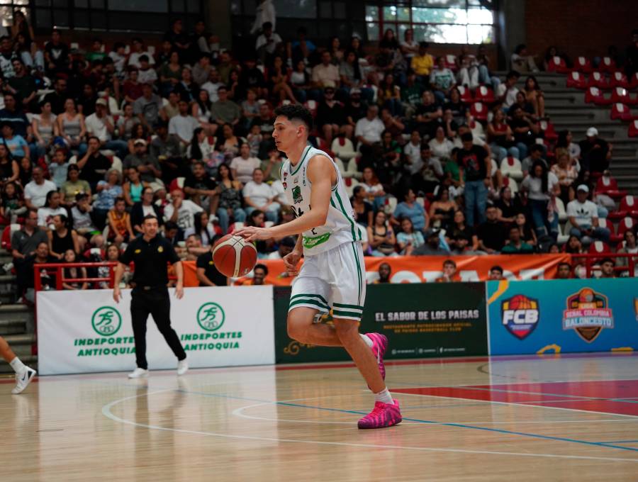 Samuel Hincapié, mide 2.02 metros, tiene 22 años y juega en la posición de alero-pívot, desde 2022 se radicó en Estados Unidos para jugar el College y ahora la universidad. FOTO Cortesía DPB