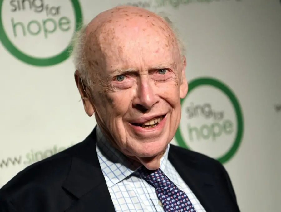 Su legado se vio empañado en años posteriores después de que fuera noticia por polémicos comentarios racistas, sexistas y homófobos que menospreciaban a varios grupos de personas. FOTO: AFP