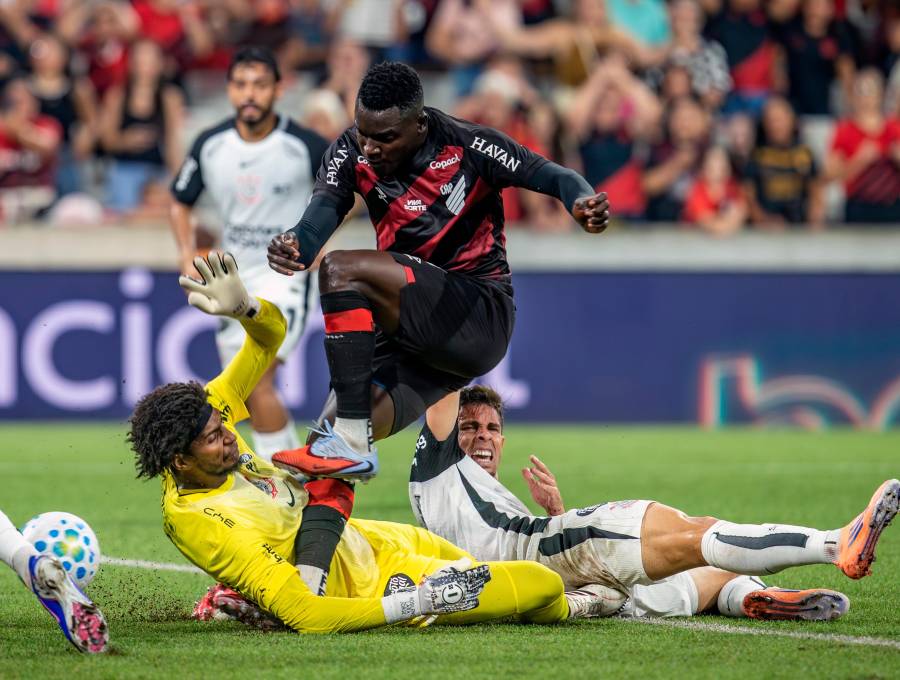Kevin Viveros recibió ofertas del fútbol árabe y europeo en esta ventana de fichajes; sin embargo, el Athletico Paranaense pide una suma superior a 30 millones de euros por el oriundo de Buenaventura. FOTO: GETTY