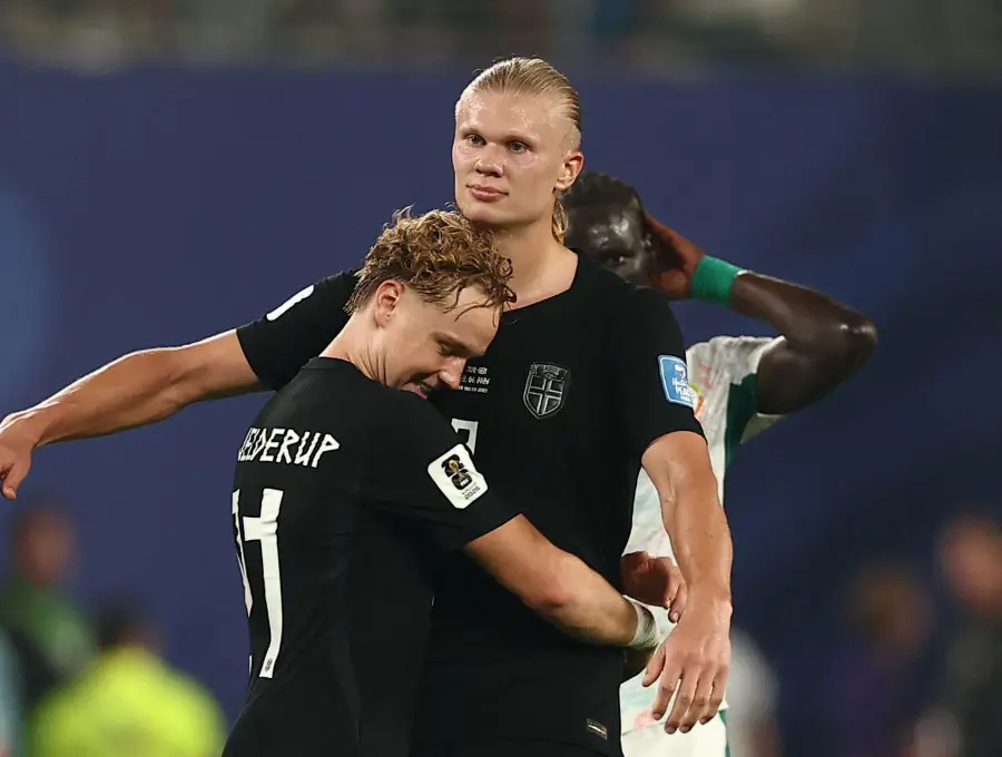 Con un doblete de Erling Haaland, Noruega se aseguró un lugar en los dieciseisavos de final del Mundial. Foto: AFP