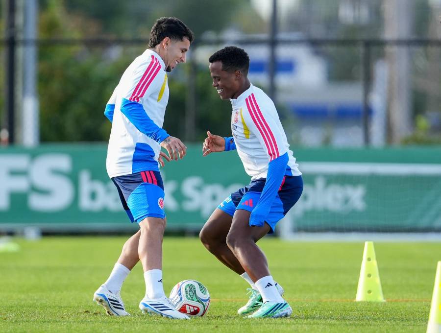 Gustavo Puerta y Jhon Arias jugando en un entrenamiento. FOTO: <b>FCF</b>
