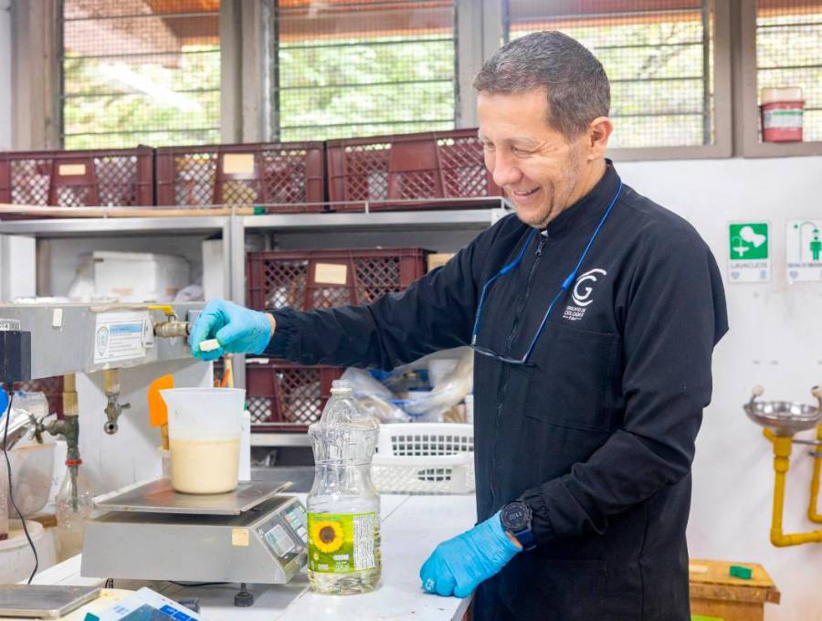 Además de las patentes internacionales este desarrollo para recubrir sólidos insolubles cuenta con la patente en Colombia desde el 2023. FOTO Dirección de Comunicaciones UdeA 