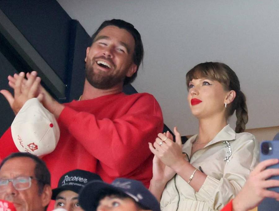  Travis Kelce y Taylor Swift, una de las parejas más comentadas entre el deporte y la música. Foto: Getty Images via AFP. 