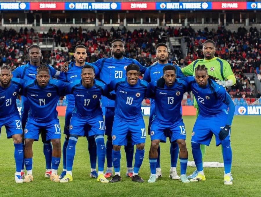 Haití, quien regresa a un Mundial tras 52 años, es vestido por la marca colombiana Saeta. FOTO: Tomada de redes sociales @fhfhaiti