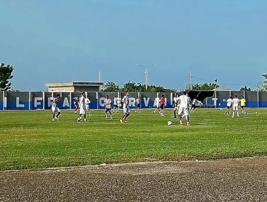 Al parecer, esta persona ignoró las advertencias médicas y el ruego de sus compañeros por una sola razón: no concebía la vida fuera de las canchas. FOTO: Tomada de redes sociales @CampoDeLaCruz