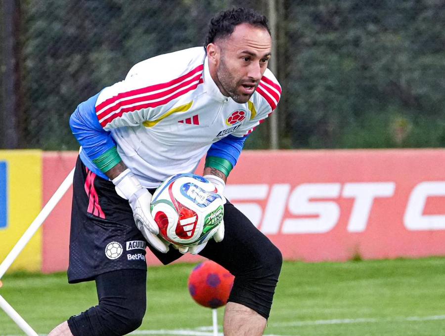 Con la mirada puesta en su tercera Copa del Mundo, el arquero David Ospina asumió el liderato en el inicio de los entrenamientos de la Selección Colombia en Bogotá. FOTO: FCF