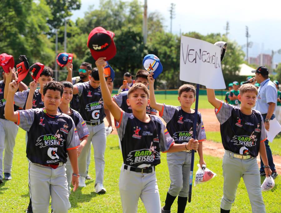 Los peloteros del equipo de la academia Wiston Márquez de Mérida, Venezuela, llegaron a la capital de Antioquia entre el domingo y lunes para disputar el Baby Béisbol 2026. <span class="mln_uppercase_mln">FOTO</span> <b><span class="mln_uppercase_mln">cortesía los paisitas-donaldo zuluaga</span></b>