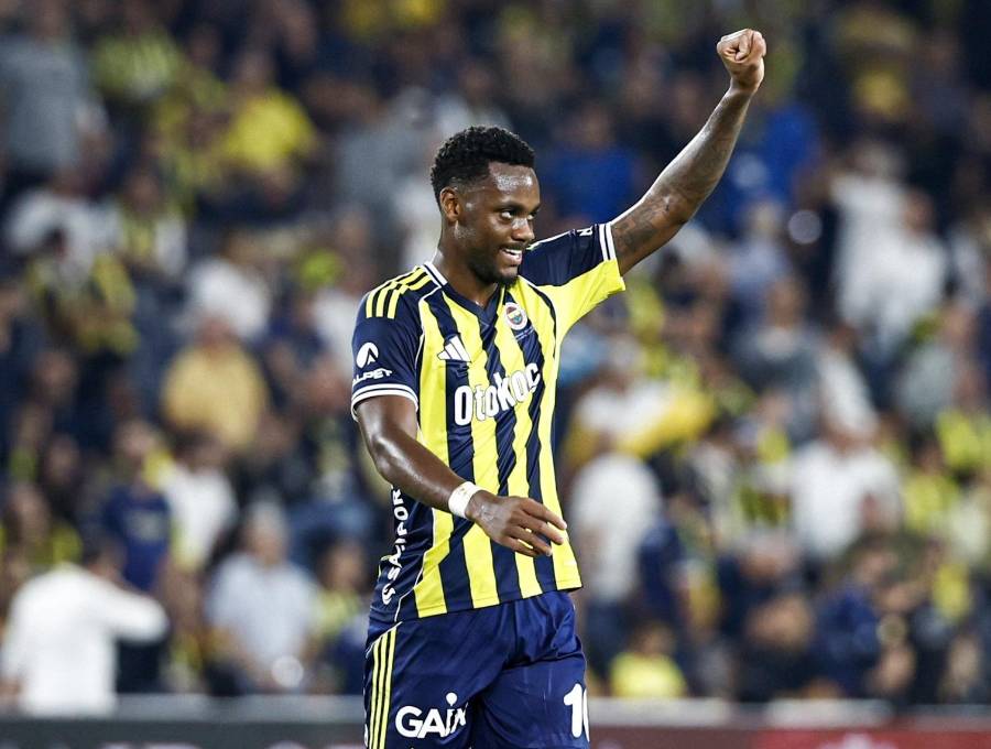 El delantero colombiano, Jhon Jader Durán, de 22 años, en medio de un partido con el Fenerbahçe, por lo que le pidieron “controlar” su temperamento. FOTO: Tomada de redes sociales Fenerbahçe SK
