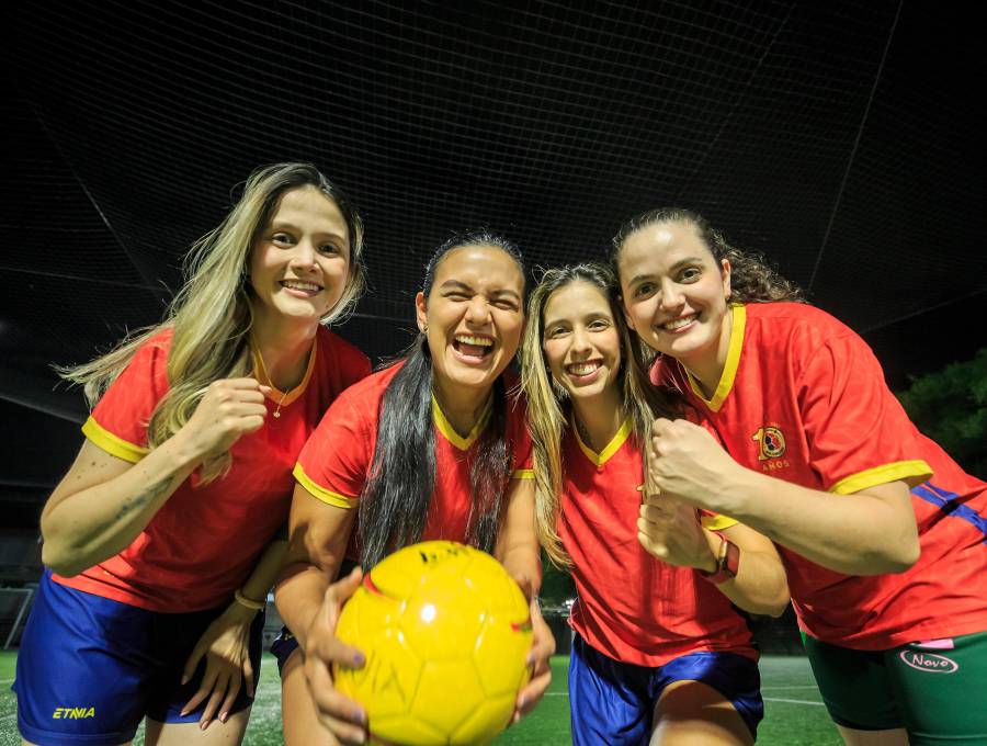 Las representantes de Colombia en el Mundial de fútbol para médicos terminaron en la séptima posición. Fotos Camilo Suárez y Cortesía Diego Castresana