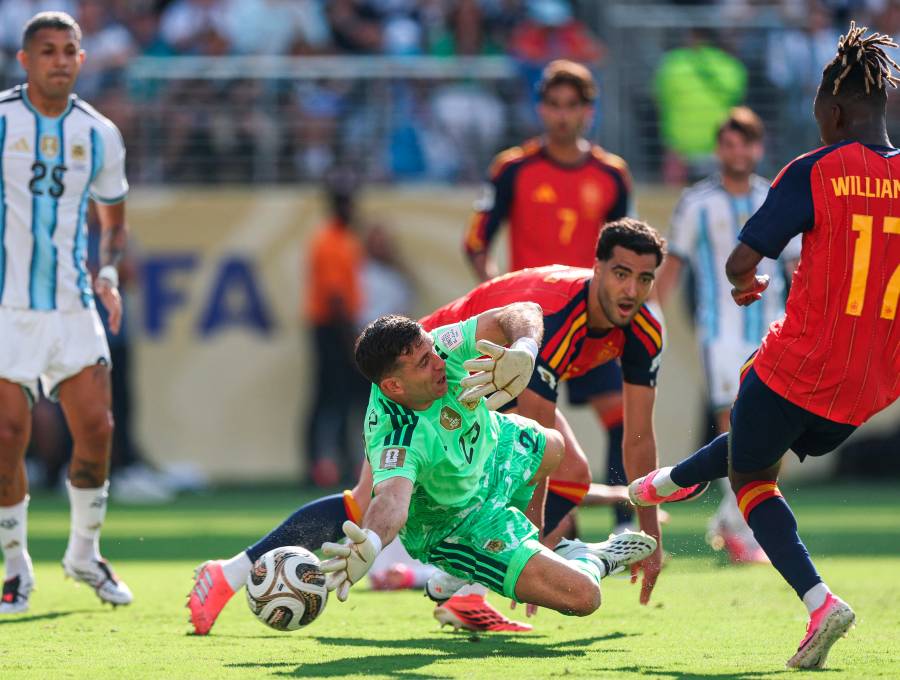 El futbolista español Nico Williams anotó en los primeros minutos del tiempo extra. Sin embargo, el central anuló el gol. Foto: AFP