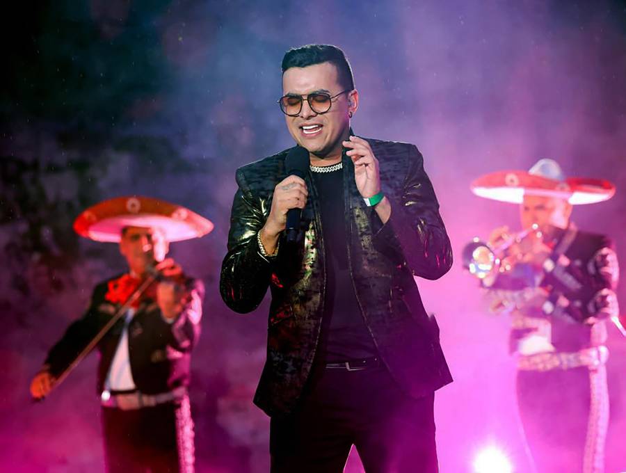 El equipo colaborador del cantante publicó un comunicado sobre su futuro próximo, además de proyectos que dejó grabados Yeison Jiménez. FOTO: Rodrigo Varela, Getty Images