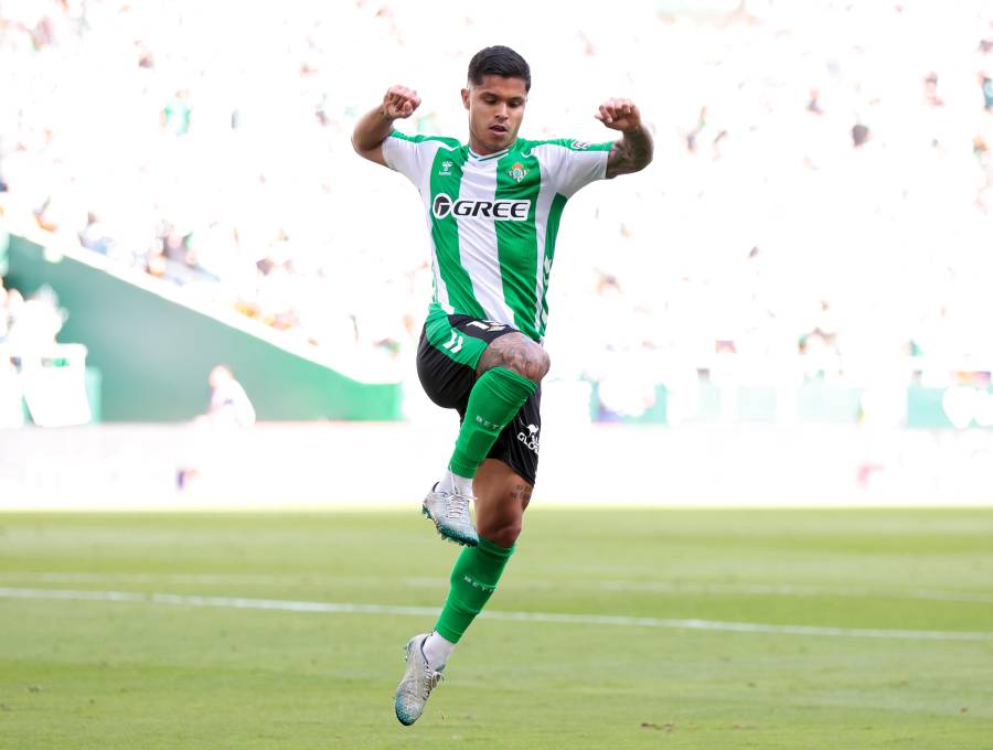 El delantero colombiano “Cucho” Hernández lleva dos goles con el Real Betis de España en lo que va de esta temporada. Foto: Getty