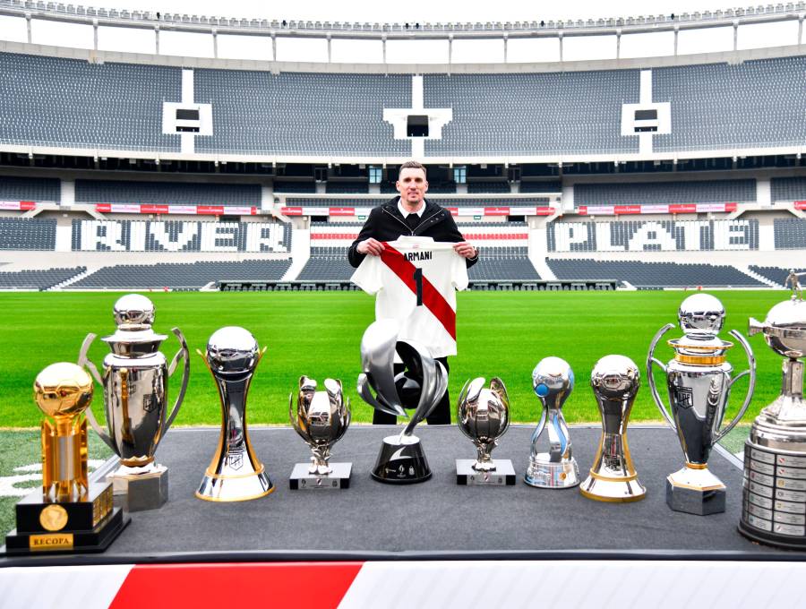 River Plate compartió esta imagen de la despedida de Franco Armani, junto a todos los trofeos que conquistó con el club. Ahora se incorporará a Atlético Nacional. FOTO @RiverPlate