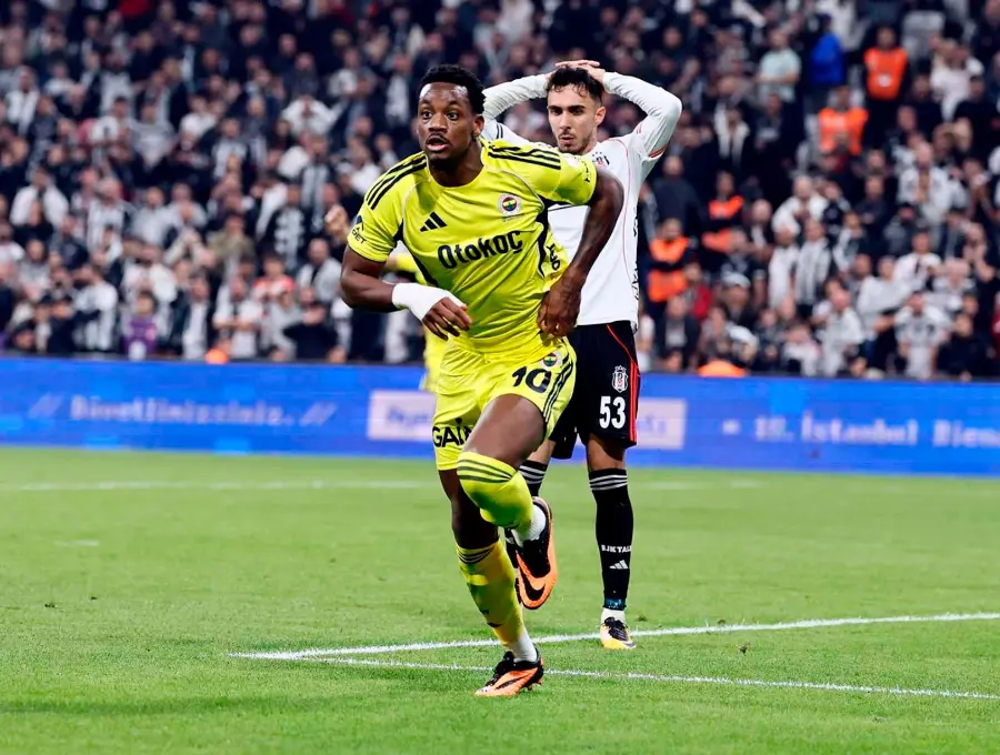 El delantero colombiano Jhon Jáder Durán suma 3 goles en partidos oficiales con el Fenerbahce turco. FOTO: Tomada de X @Fenerbahce