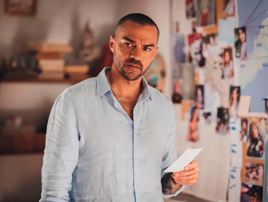 Imágenes de Jesse Williams en <i>Hotel Costiera. </i>FOTO Cortesía Universal+ / Virginia Bettoja