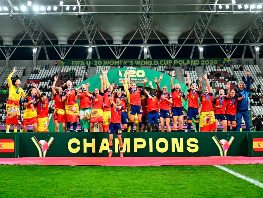 La selección España levantando el título en Lodz, Polonia. FOTO: <b>X Sefutbolfem</b>