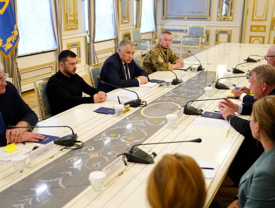 Zelensky ha reiterado que cualquier acuerdo sin compromisos internacionales firmes expondría a Ucrania a nuevas agresiones rusas. FOTO: AFP
