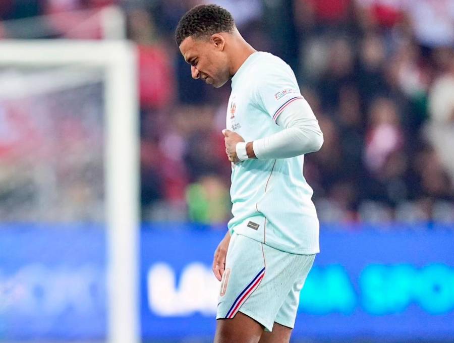 Kylian Mbappé se lesionó en el partido de Turquía vs. Francia en Nation League. FOTO: <b>X Equipedefrance</b>