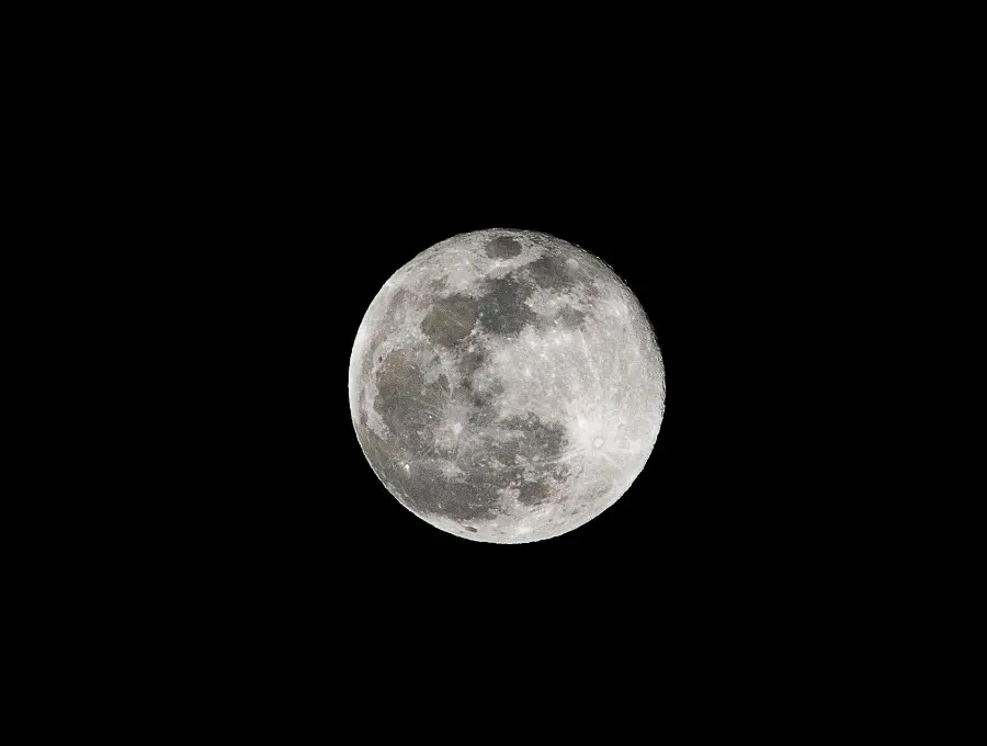 La superluna de octubre brillará hasta un 30 % más que una luna llena normal, ofreciendo un espectáculo visible desde la noche del 5 hasta el amanecer del 7. FOTO: Pixabay