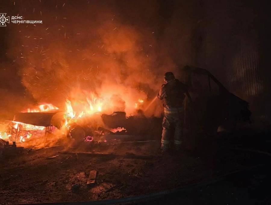 Rescatistas y técnicos trabajan en la restauración del servicio eléctrico tras el ataque ruso que golpeó la red energética ucraniana en plena ola de frío. FOTO: Tomada de X Volodímir Zelenski